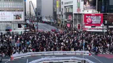 insanlar yol geçtikten