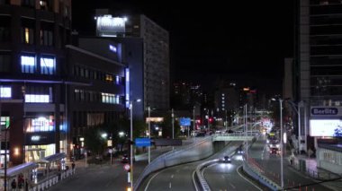 Tokyo, Japonya 26 Haziran 20201: Tokyo, Japonya 'daki Shibuya bölgesinin gece manzarası.