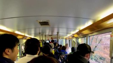 Hong Kong 'daki tren istasyonunun içi.