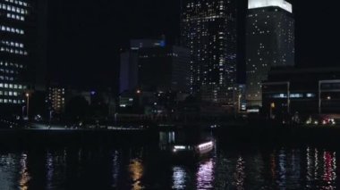 Tokyo, Japonya - Haziran 31, 2 0 0 19: Tokyo alacakaranlıkta ufuk çizgisi.