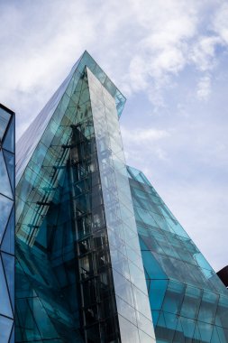 Modern ofis binası cephesi