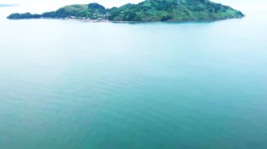 Deniz adasının havadan görünüşü