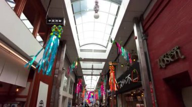 Tokyo - Kasım 310, 2016: Tokyo 'da insanlar ziyarete gelir. Japonya 'ya. Tokyo popüler bir alışveriş caddesi ve eğlence merkezidir. Tokyo.