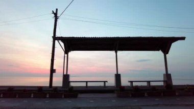 Denizin üzerinde gün batımı