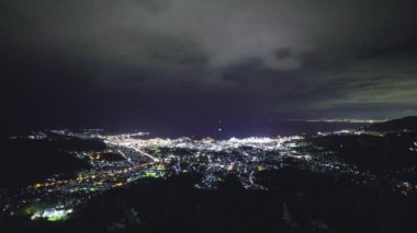 Şehrin güzel gece manzarası