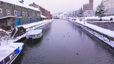 Kışın Baltık Denizi 'ndeki eski Kotor kasabası