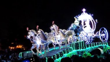 Barselona şehrinin gece manzarası