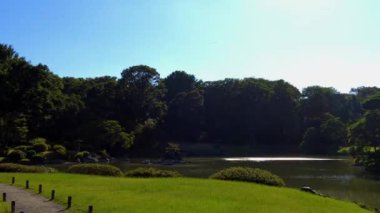 Gölün güzel manzarası.