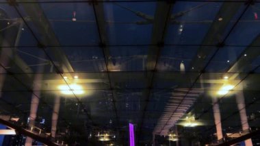 Barselona şehrinin gece manzarası