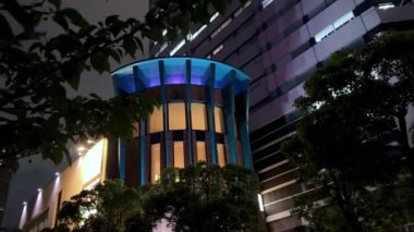 Şehrin modern binası