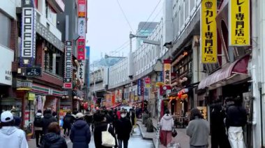 Tokyo şehrindeki insanlar.