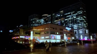 Barselona şehrinin gece manzarası