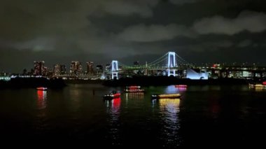 Şehrin güzel gece manzarası
