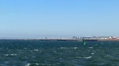 Kuzeydeki deniz manzarası.