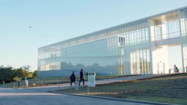 Şehrin modern binası