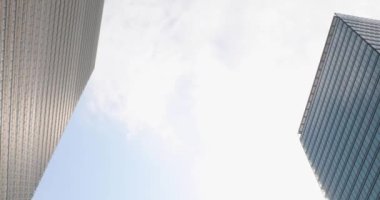 Şehrin modern binası