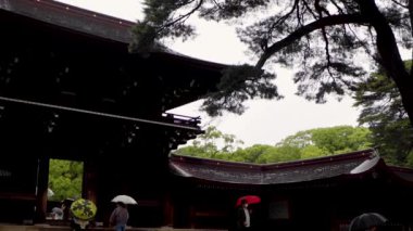 Kyoto - 9 Mayıs 2019: İnsanlar Kyoto 'yu ziyaret eder, Japonya' da Ağustos 202 Kyoto, ünlü bir tapınaktır.