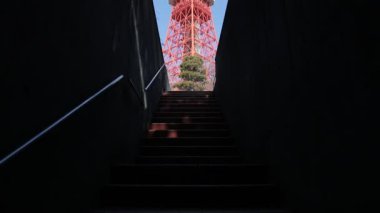 Şehrin kırmızı çatısı