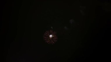 Siyah arka planda havai fişekler