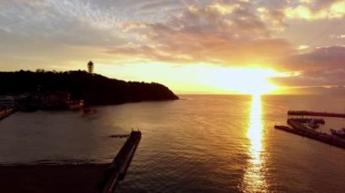 Şehrin üzerinde gün batımı