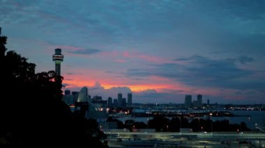 Şehrin gece manzarası