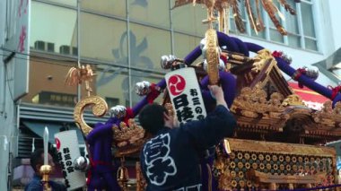 Kyoto, Japonya - 25. 22. 27: Kyoto Şehir Festivali 'nde geleneksel Japon kostümü. Japonca.