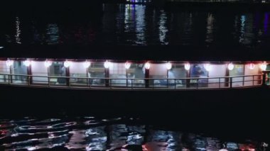 Şehrin gece manzarası