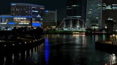 Barselona şehrinin gece manzarası