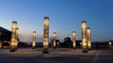 Geceleri parkın güzel manzarası.