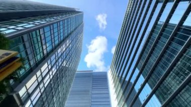 Şehrin modern binası