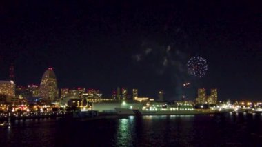 Nehirde havai fişekler