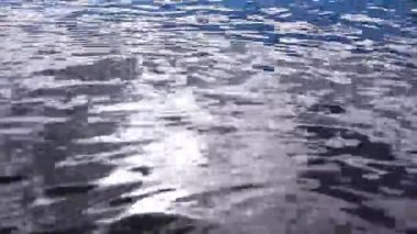 Sudaki deniz dalgaları