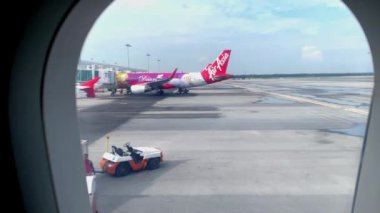 Bangkok, Tayland - Mart 22 17: Yolcu uçağı uçuyor