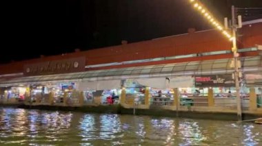 Şehrin güzel gece manzarası