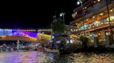 Yeni yılın gece manzarası.