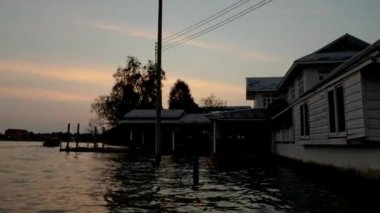 Akşamları en kirli şehirlerin başkentinin manzarası.
