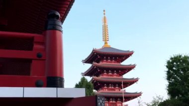 Çin şehrindeki kırmızı tapınak.