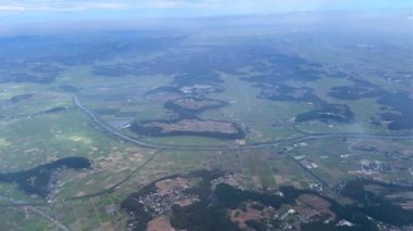 Uçağın penceresinin görüntüsü