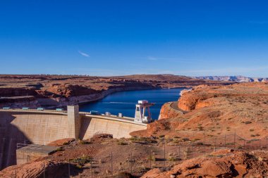 Arizona 'daki Colorado Nehri' ndeki baraj.