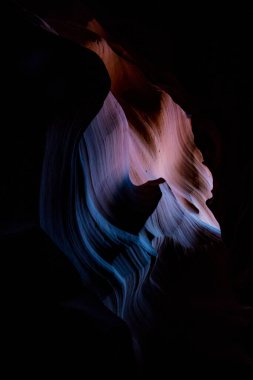 Şehirdeki mağaranın güzel manzarası