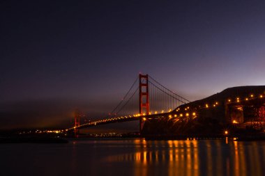 Geceleri Golden Gate Köprüsü