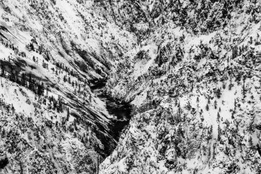 Kışın dağların havadan görünüşü