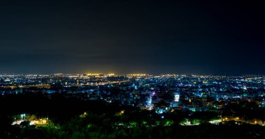 Barselona şehrinin gece manzarası
