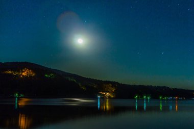 Şehrin güzel gece manzarası