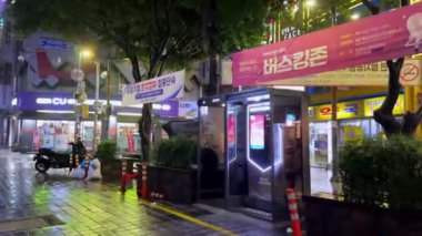 Barselona şehrinin gece manzarası