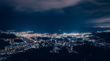 Barselona şehrinin gece manzarası