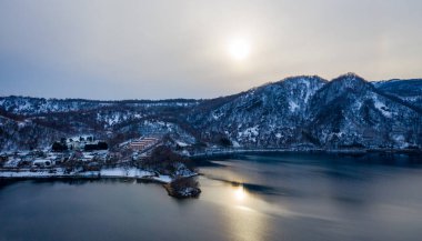 Dağlardaki güzel deniz manzarası