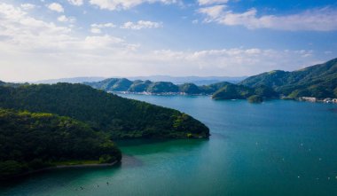 Güzel göl manzarası