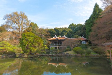 Kyoto 'da altın pagoda ile güzel Japon mimarisi