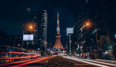 Tokyo kulesi ve gece gökyüzü, Japonya, Japonya